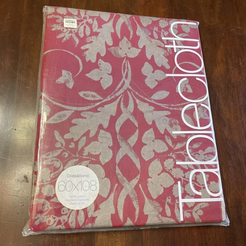 Crate‎ and Barrel Red Christmas Garland Tablecloth 60 x 108 